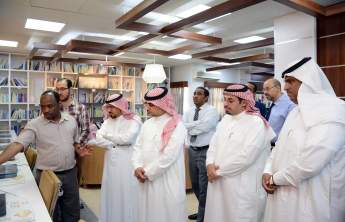 Dr. Khudairi Inaugurates the Learning Resources Center and Inspects Student Clubs in Preparatory Year Deanship