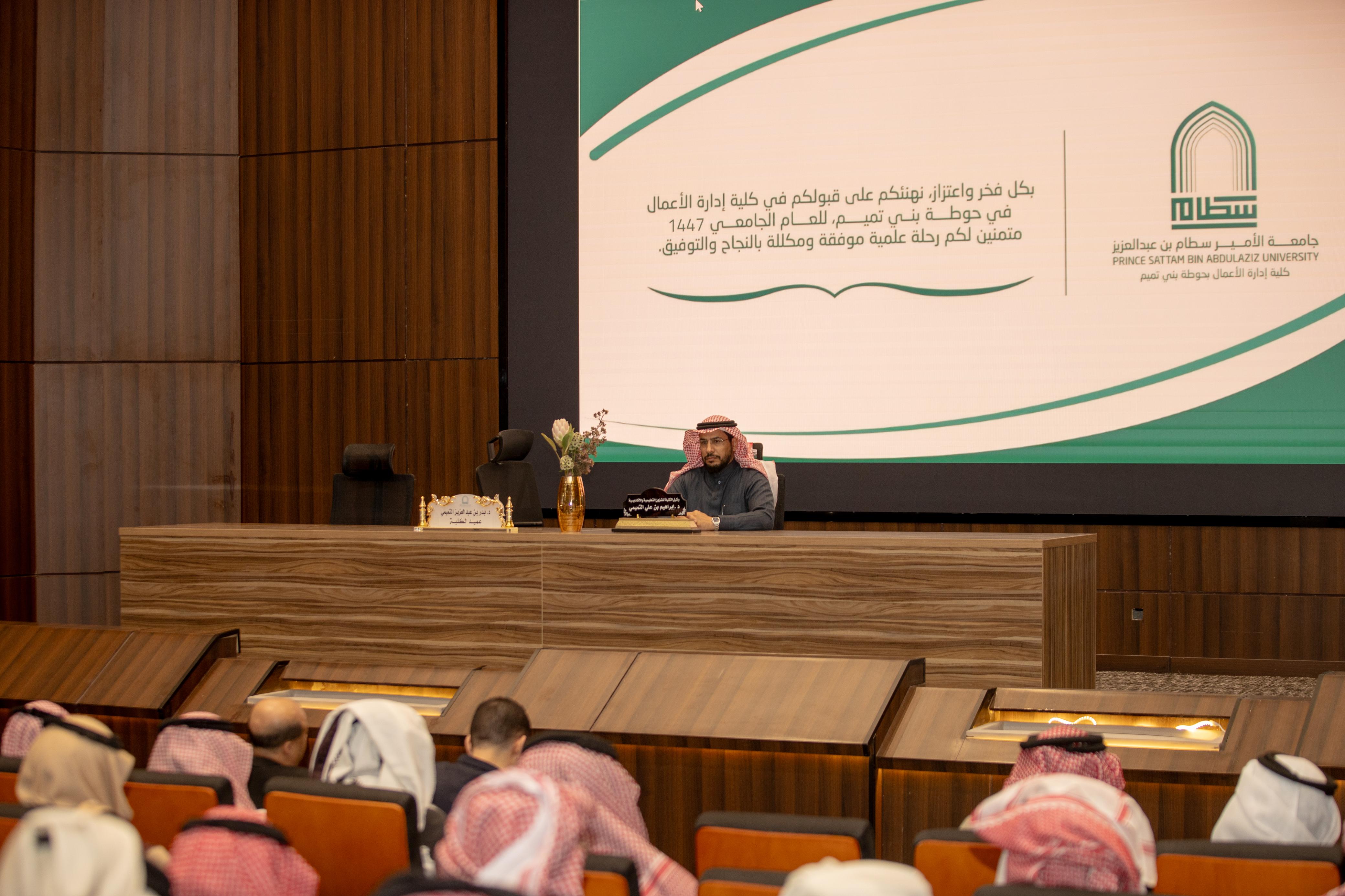 ٣٣