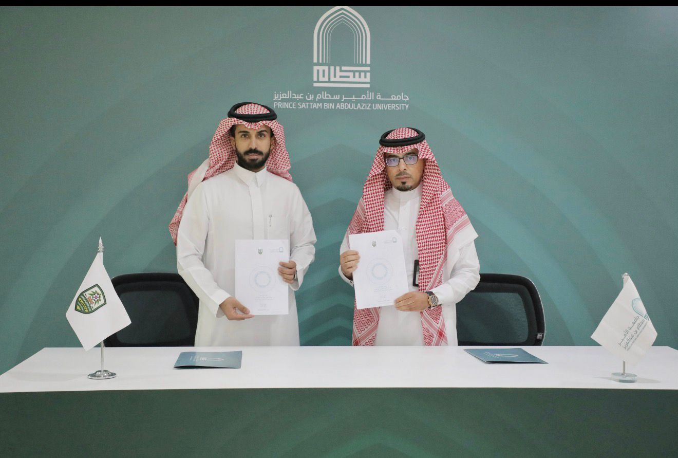 توقيع مذكرة تفاهم بين الجامعة ونادي الأنوار بالحوطة لتعزيز التعاون المجتمعي والرياضي