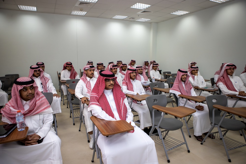 برنامج لتطوير مهارات الطلاب باللغة الإنجليزية