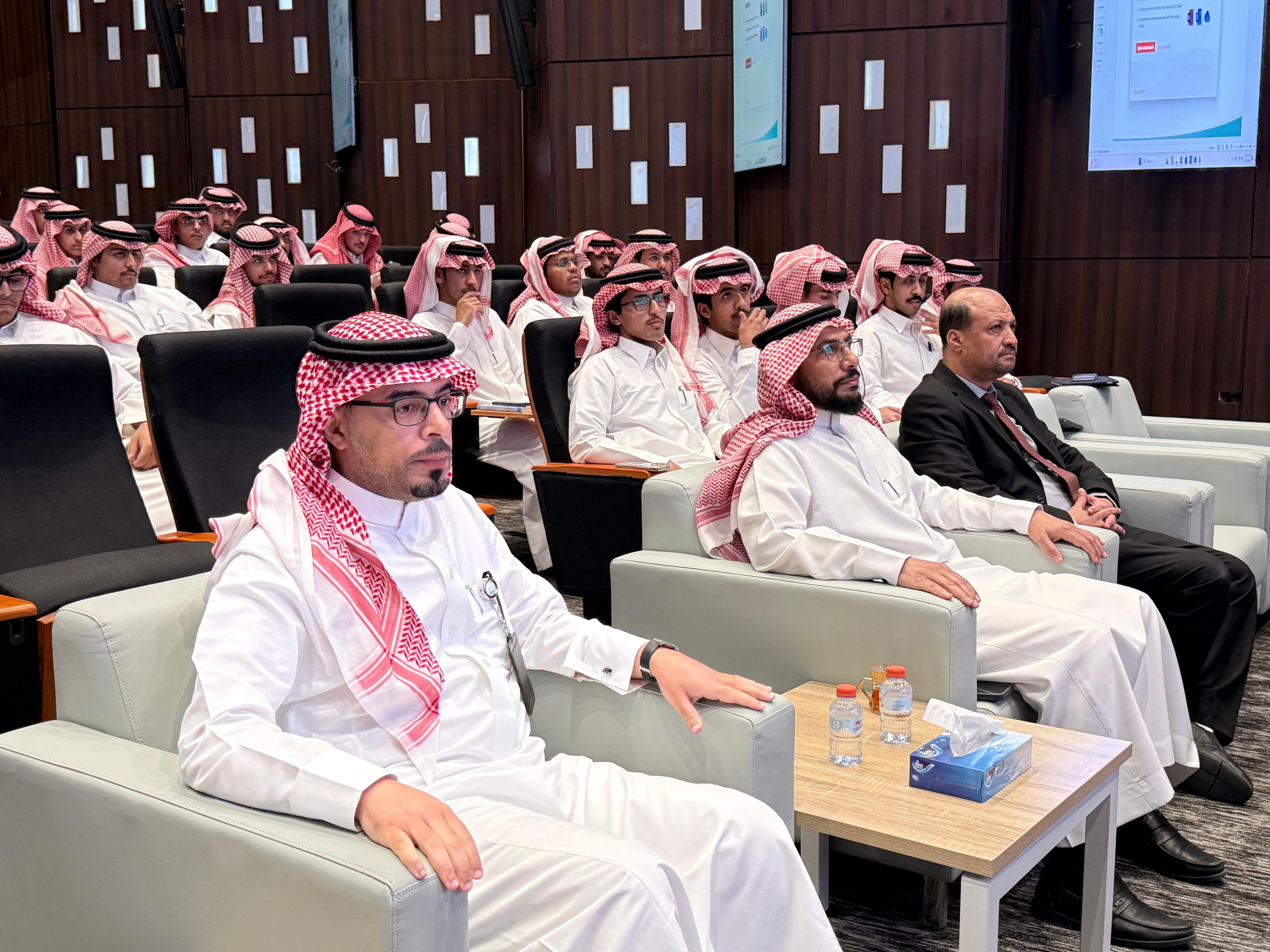 لقاء اختر تخصصك بوعي يعرّف طلاب الكلية بالمسارات الأكاديمية وصناعة المستقبل المهني
