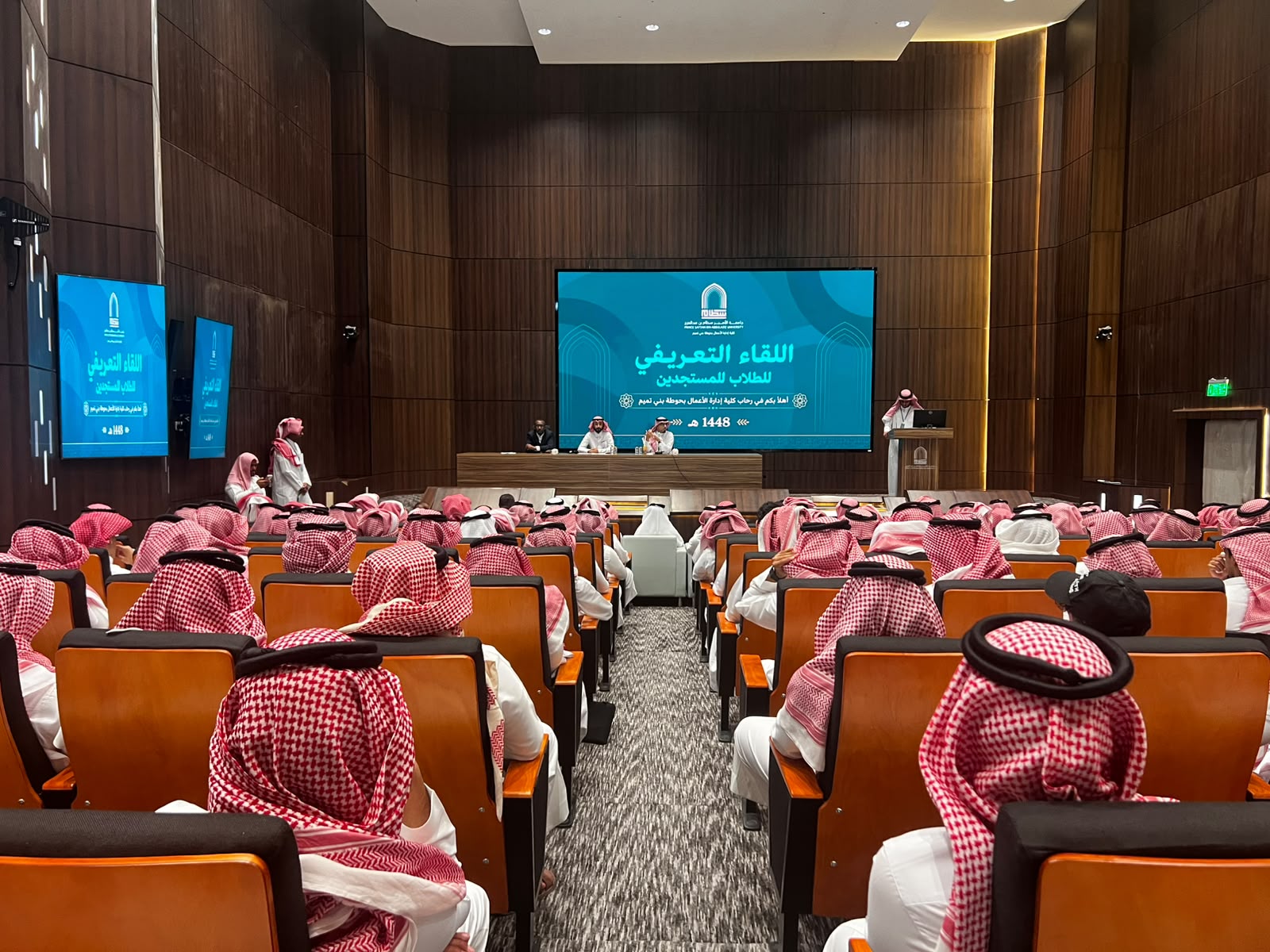 الكلية تنظم اللقاء التعريفي للطلاب المستجدين لبداية مسيرتهم الجامعية