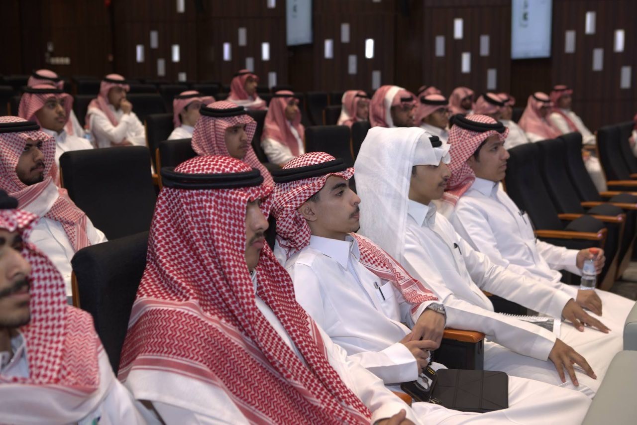 كلية إدارة الأعمال تنظم محاضرة بعنوان «مهارات الاستعداد للاختبارات والتحصيل الدراسي» لتعزيز نجاح الطلاب الأكاديمي