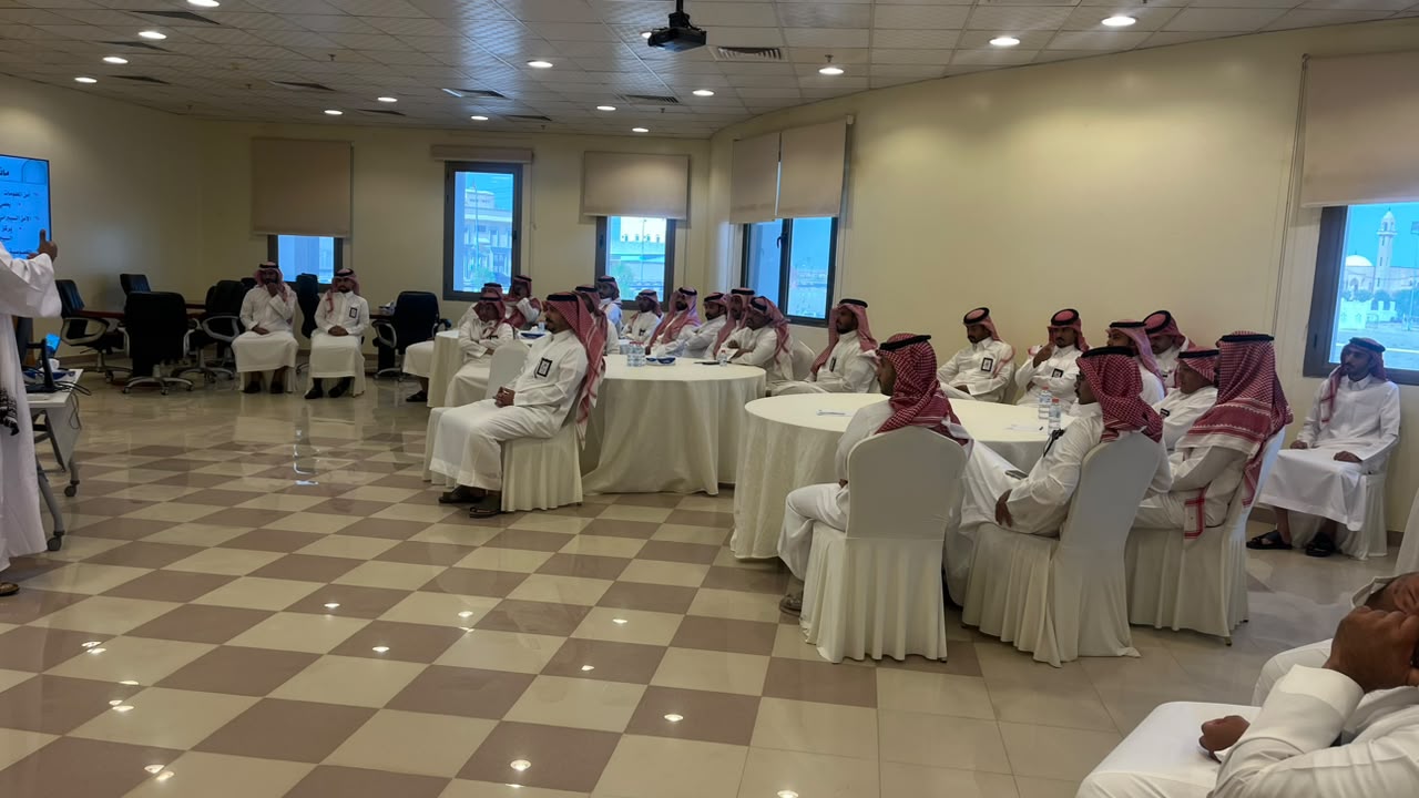  الكلية تنظم محاضرة عن أمن المعلومات والتعامل مع المعاملات السرية 
