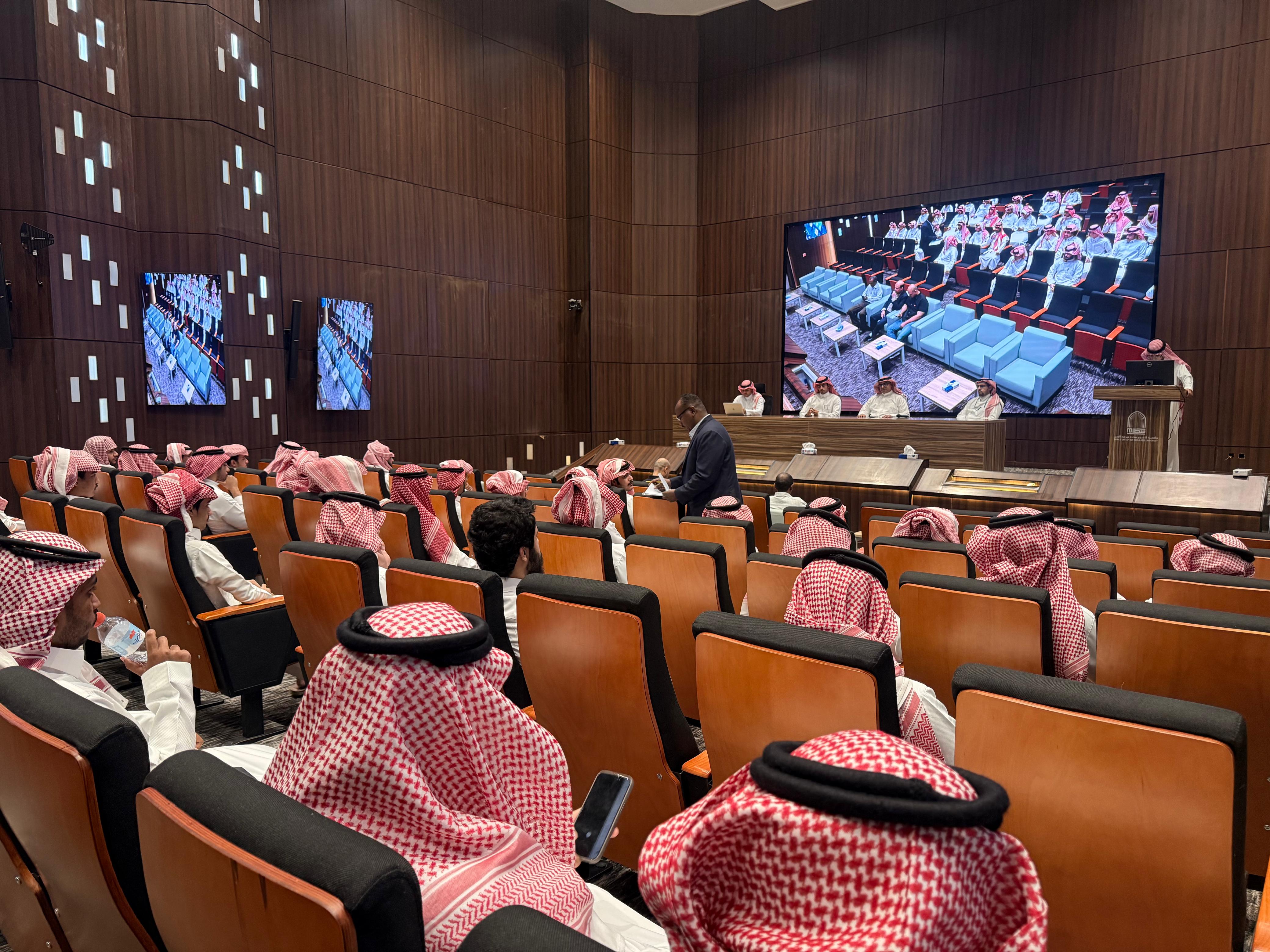 الكلية تنظم لقاءً تعريفياً لمساعدة الطلاب على اختيار تخصصاتهم الأكاديمية