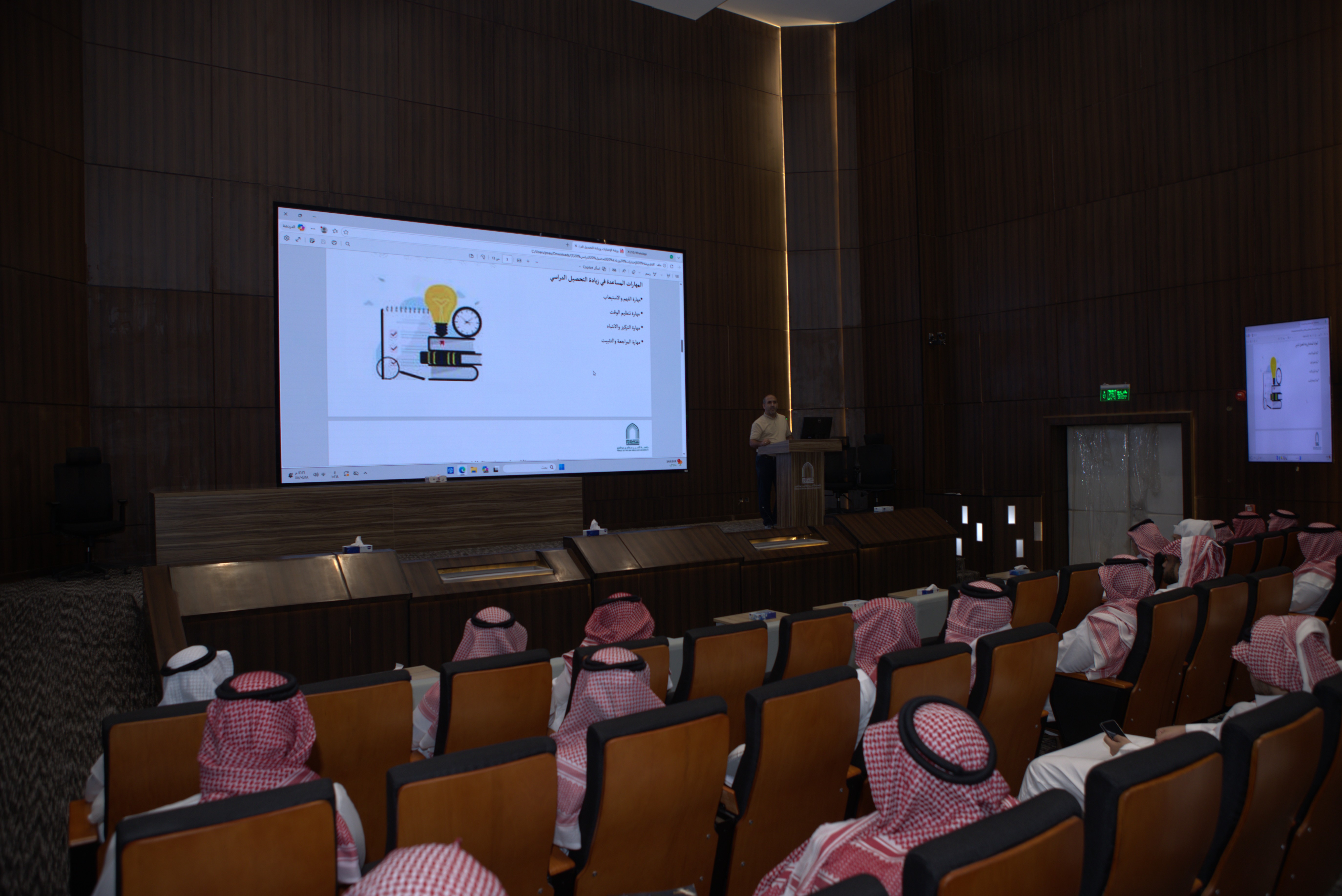 كلية إدارة الأعمال تنظم محاضرة بعنوان «مهارات الاستعداد للاختبارات والتحصيل الدراسي» لتعزيز نجاح الطلاب الأكاديمي