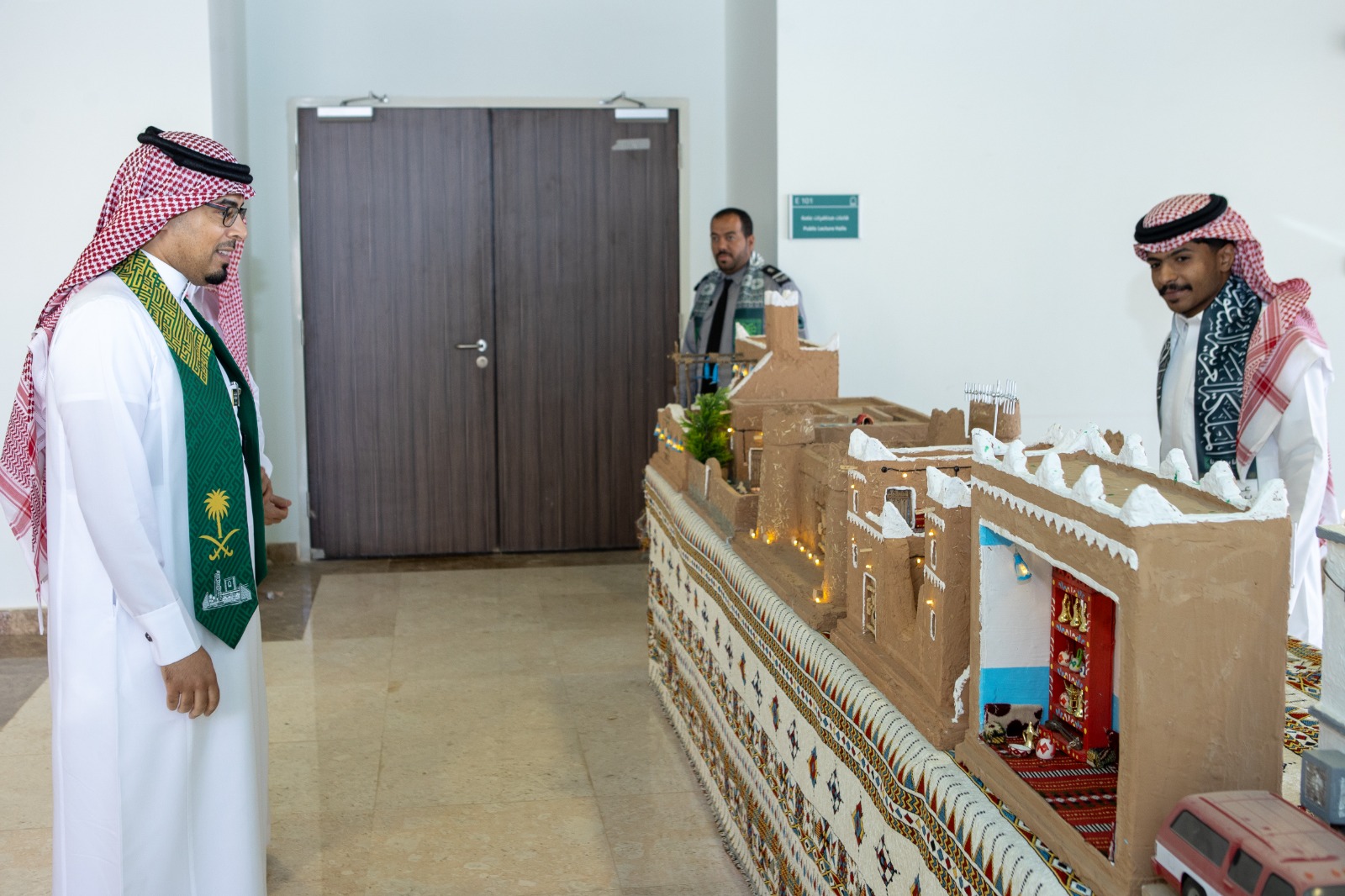 كلية إدارة الأعمال بحوطة بني تميم تحتفي باليوم الوطني