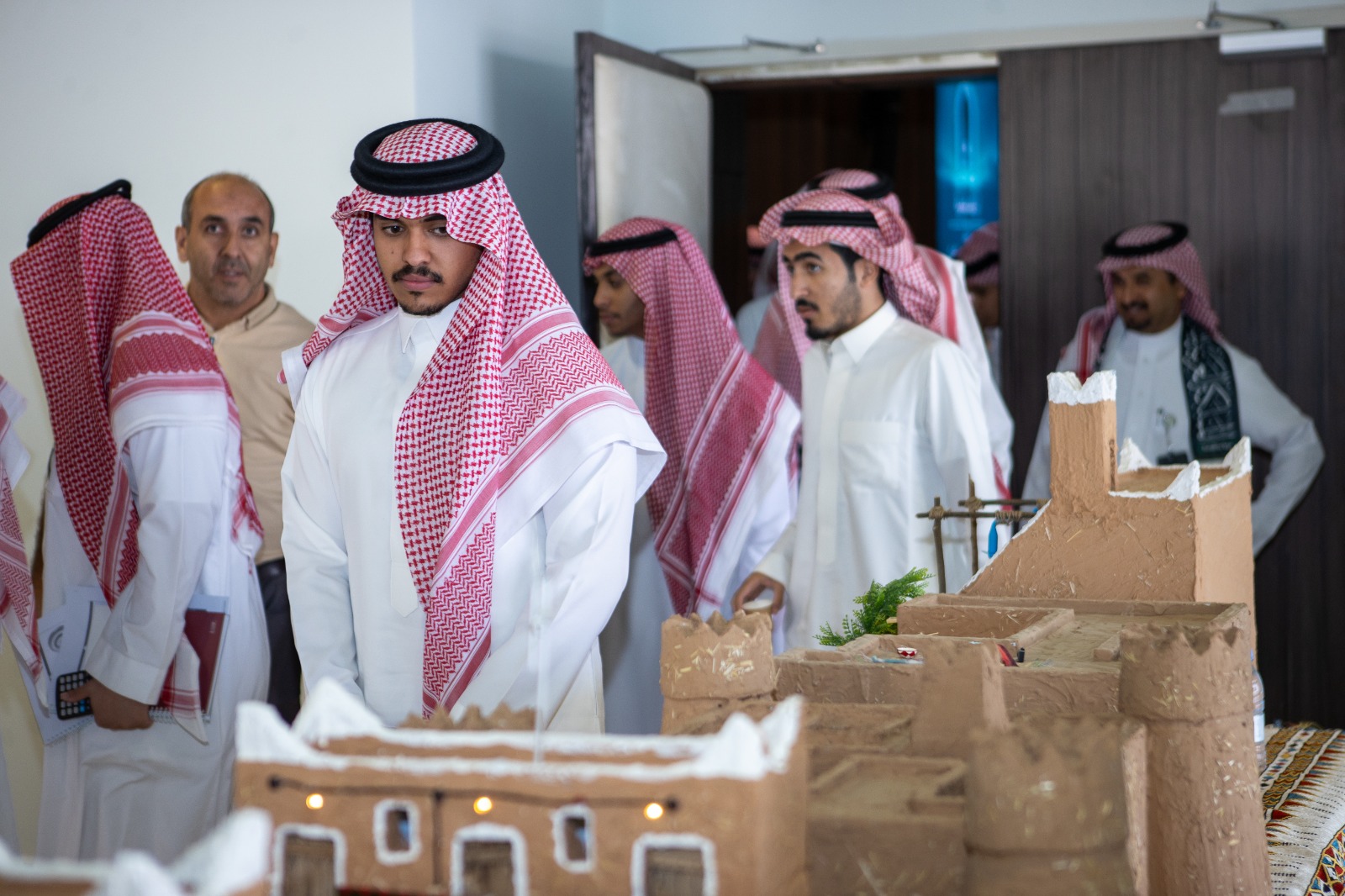 كلية إدارة الأعمال بحوطة بني تميم تحتفي باليوم الوطني