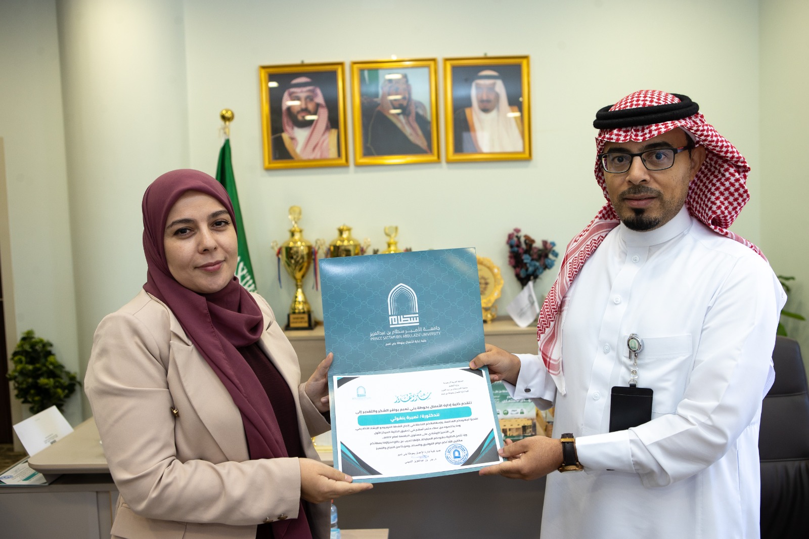 الكلية تكرّم أعضاء هيئة التدريس بوحدة الإرشاد الأكاديمي لتحقيق التميز الإرشادي