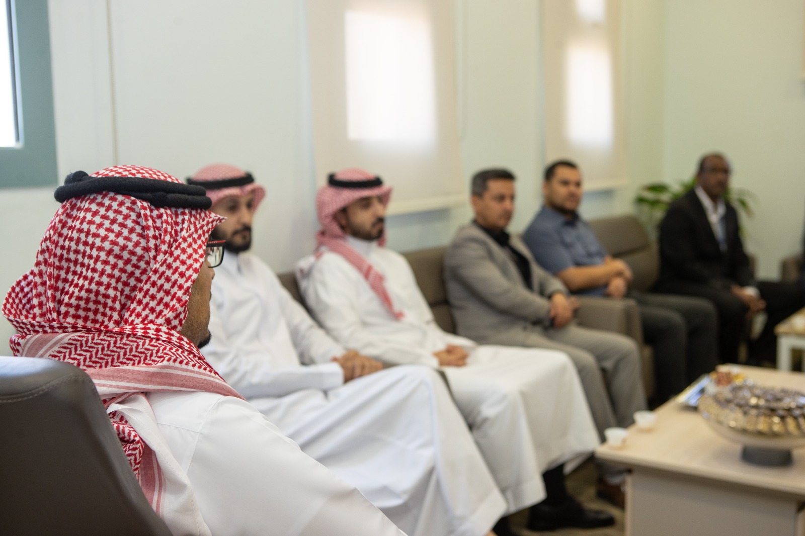 الكلية تكرّم أعضاء هيئة التدريس بوحدة الإرشاد الأكاديمي لتحقيق التميز الإرشادي