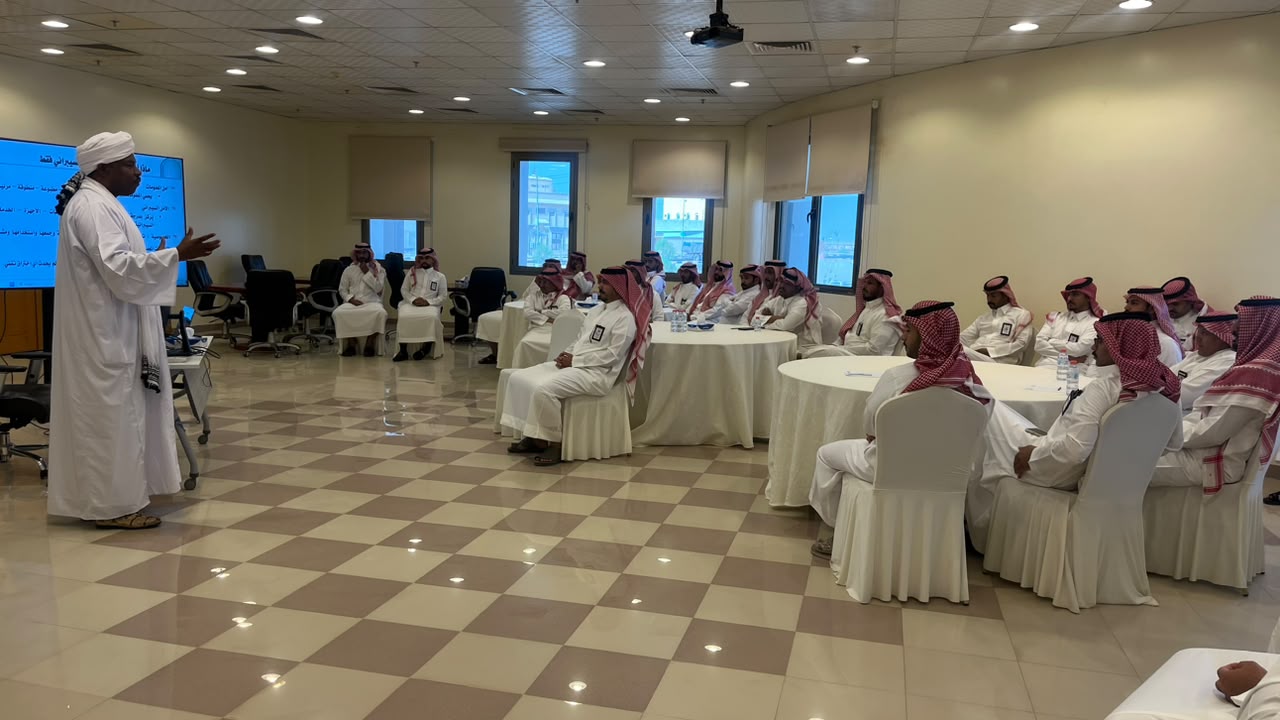  الكلية تنظم محاضرة عن أمن المعلومات والتعامل مع المعاملات السرية 