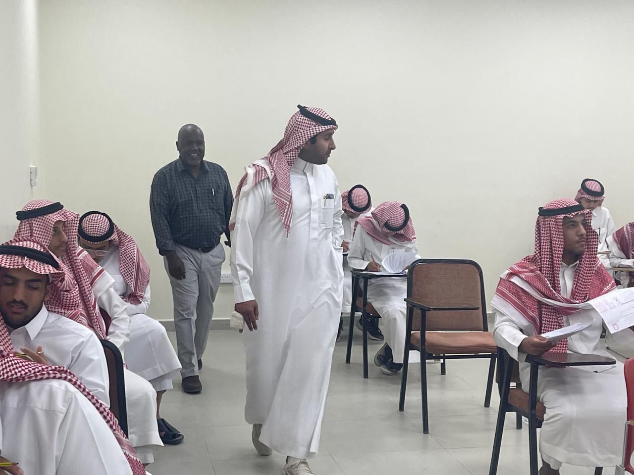 عميد القبول والتسجيل يتفقد سير الاختبارات في السنة التحضيرية