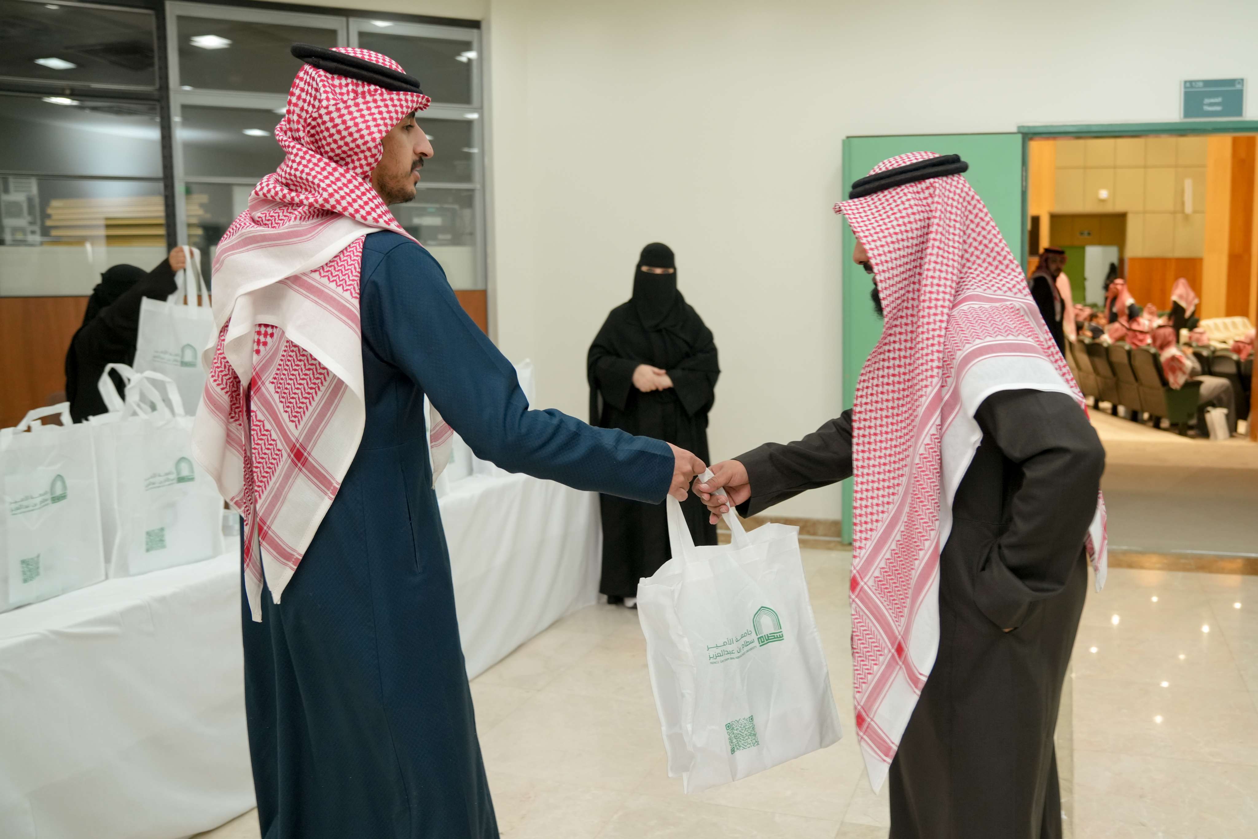 عقد اللقاء التعريفي لطلبة الدراسات العليا المستجدين 1446ه