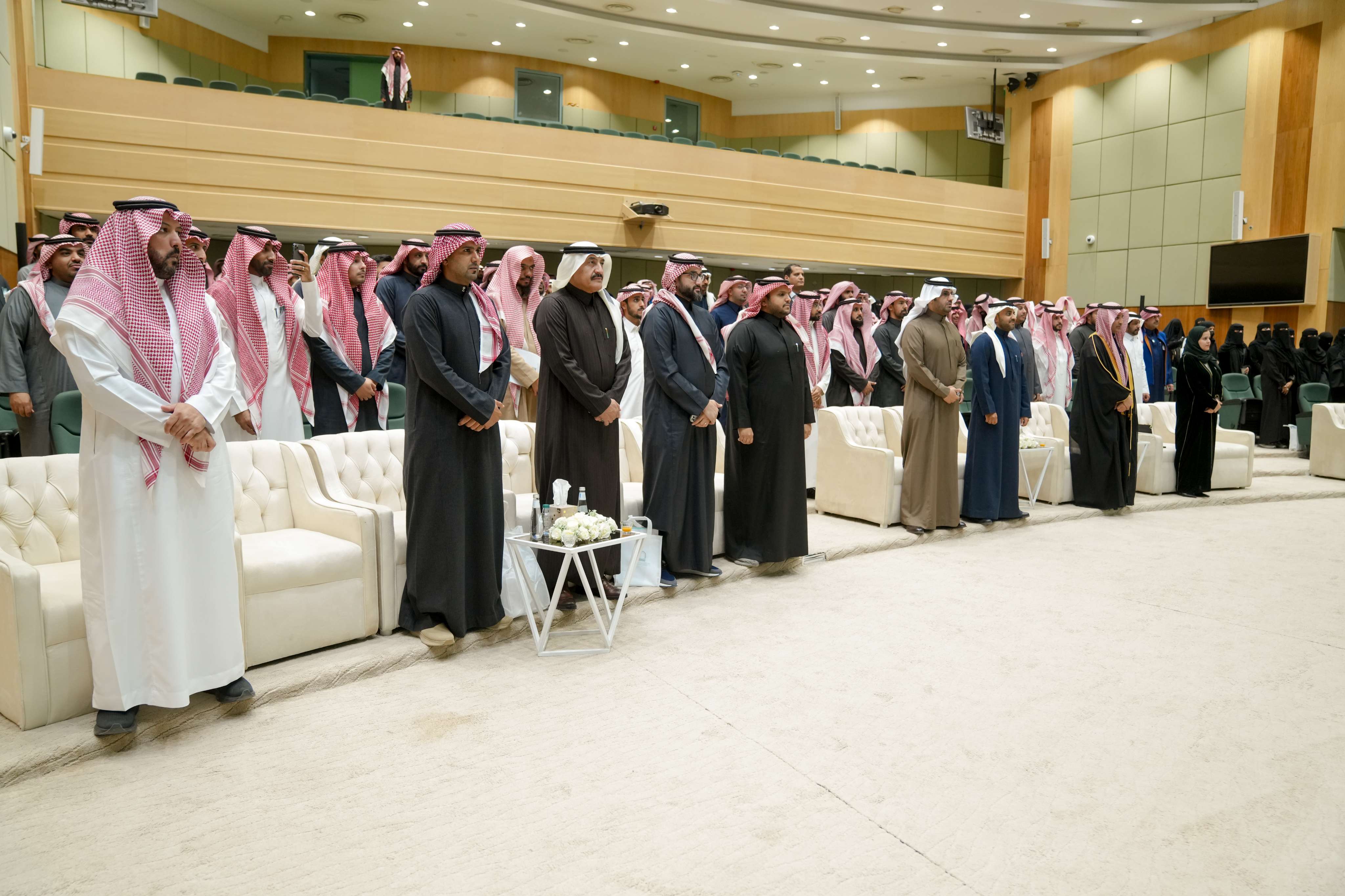 عقد اللقاء التعريفي لطلبة الدراسات العليا المستجدين 1446ه