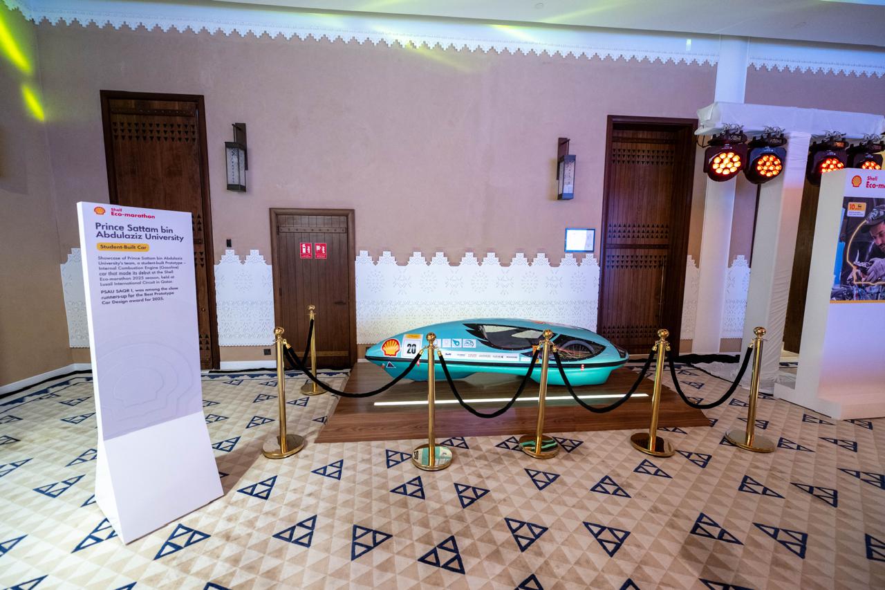  تكريم جامعة الأمير سطام بن عبدالعزيز، ممثلة في كلية الهندسة، خلال احتفال الذكرى العاشرة لمشاركة الفرق السعودية في برنامج Shell Eco-marathon،