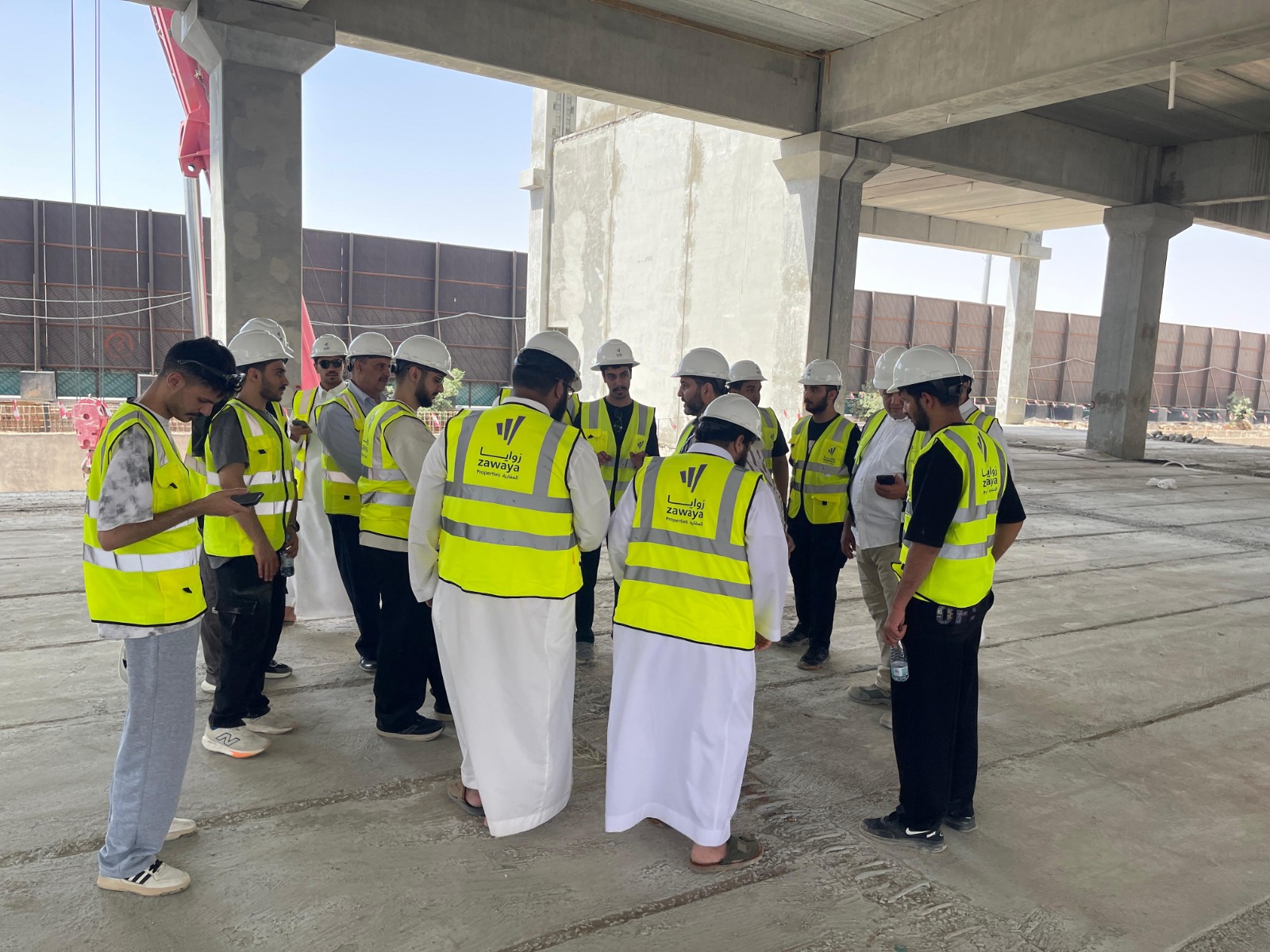 طلاب قسم الهندسة  المدنية بكلية الهندسة بالخرج يزورون مشروع الحديثي مول 
