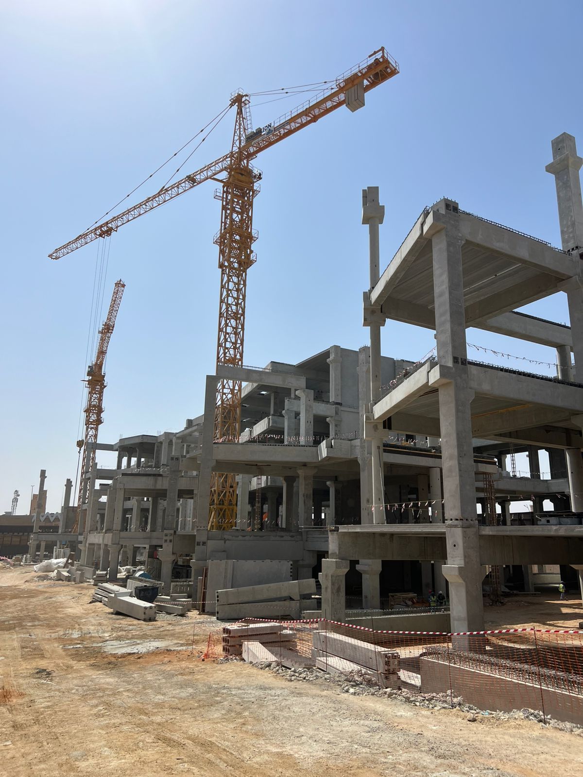 طلاب قسم الهندسة  المدنية بكلية الهندسة بالخرج يزورون مشروع الحديثي مول 