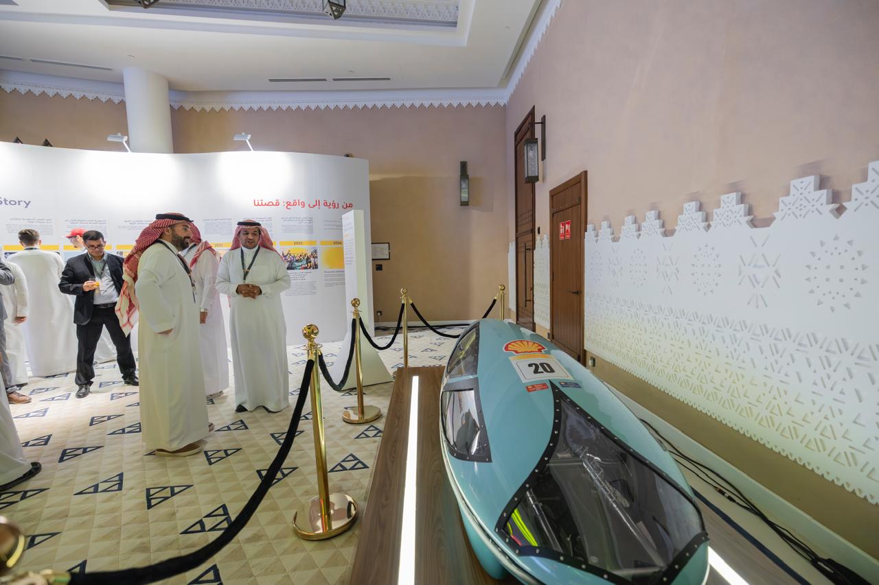  تكريم جامعة الأمير سطام بن عبدالعزيز، ممثلة في كلية الهندسة، خلال احتفال الذكرى العاشرة لمشاركة الفرق السعودية في برنامج Shell Eco-marathon،
