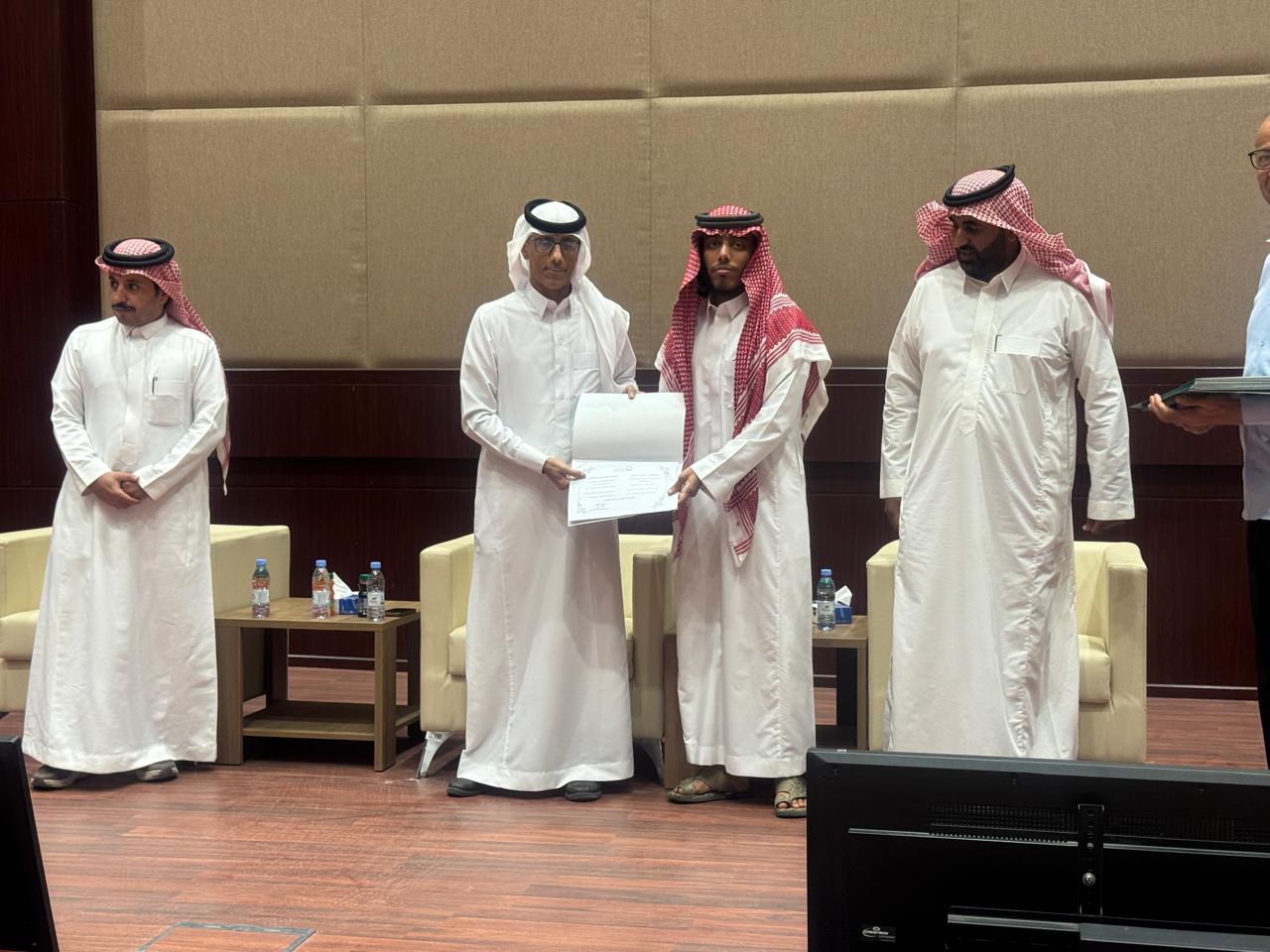 كلية الهندسة بوادي الدواسر تكرّم 43 طالبًا متفوقًا أكاديميًا