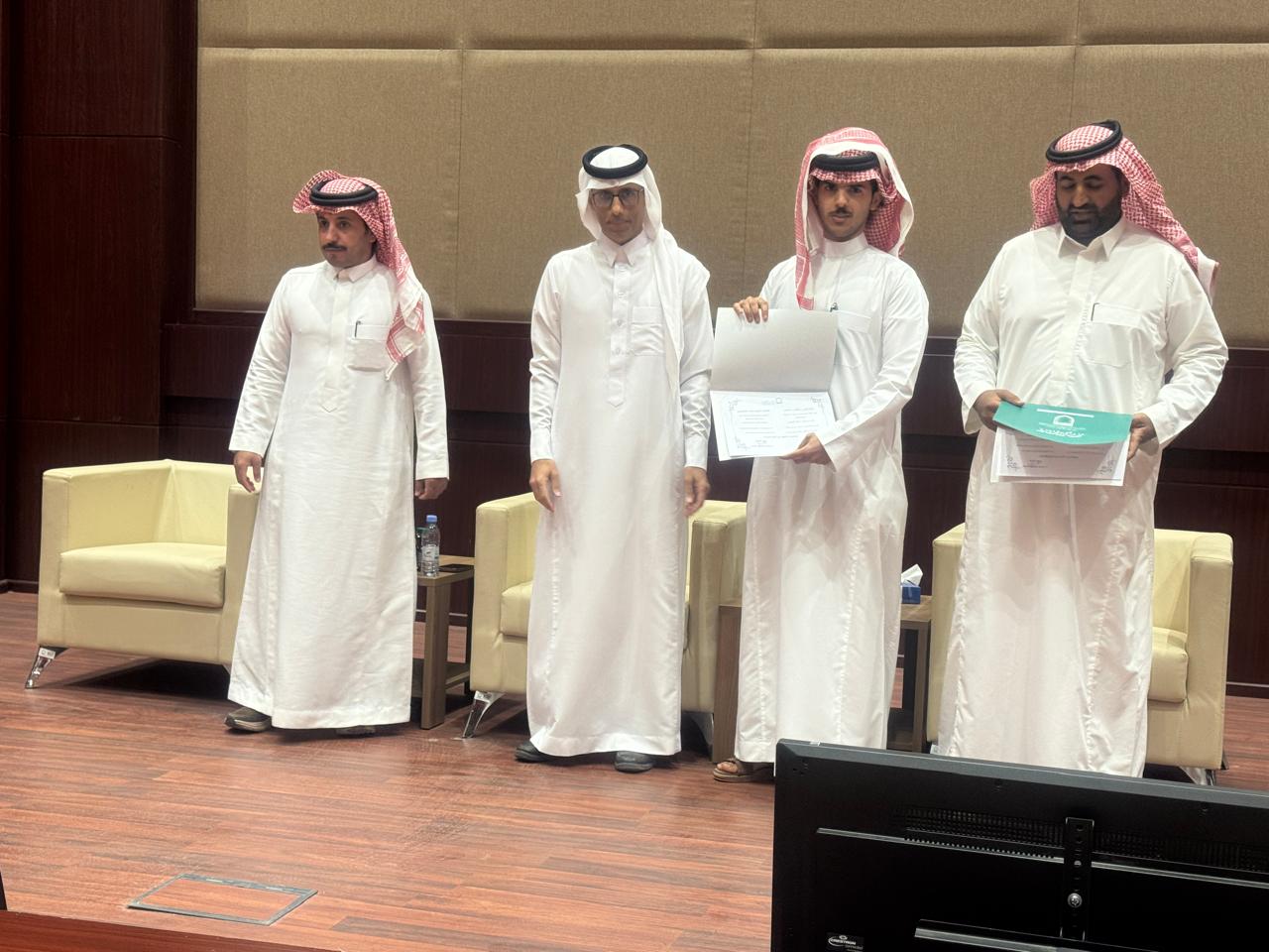 كلية الهندسة بوادي الدواسر تكرّم 43 طالبًا متفوقًا أكاديميًا