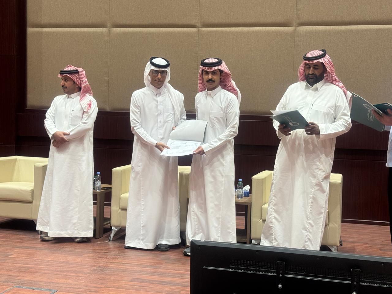 كلية الهندسة بوادي الدواسر تكرّم 43 طالبًا متفوقًا أكاديميًا