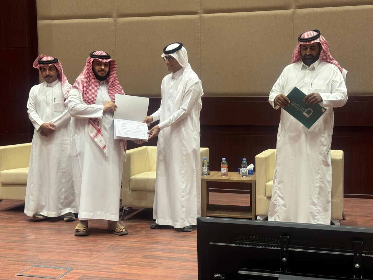 كلية الهندسة بوادي الدواسر تكرّم 43 طالبًا متفوقًا أكاديميًا