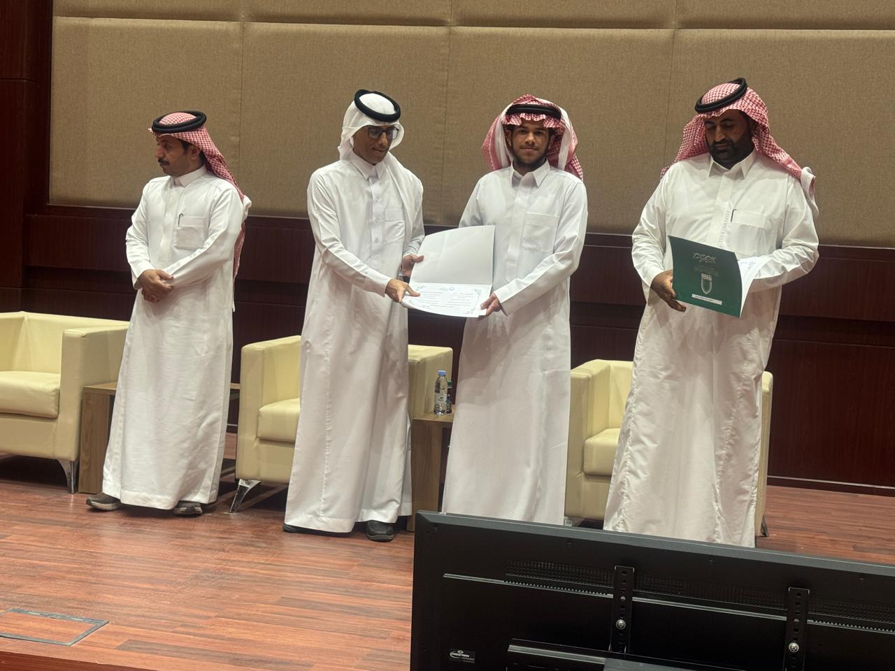 كلية الهندسة بوادي الدواسر تكرّم 43 طالبًا متفوقًا أكاديميًا