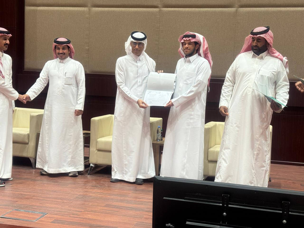 كلية الهندسة بوادي الدواسر تكرّم 43 طالبًا متفوقًا أكاديميًا