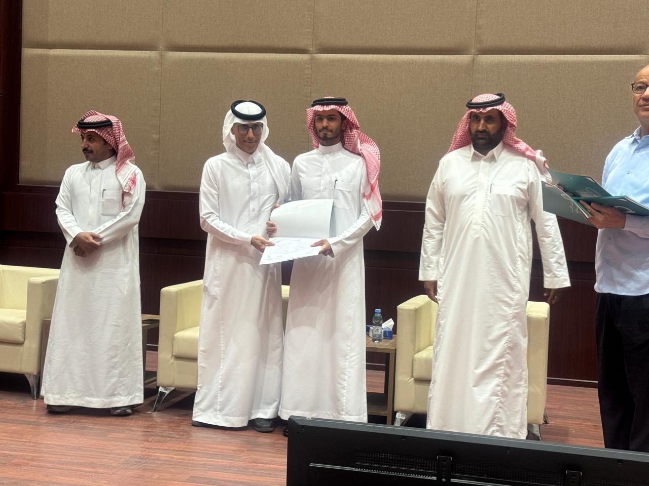 كلية الهندسة بوادي الدواسر تكرّم 43 طالبًا متفوقًا أكاديميًا