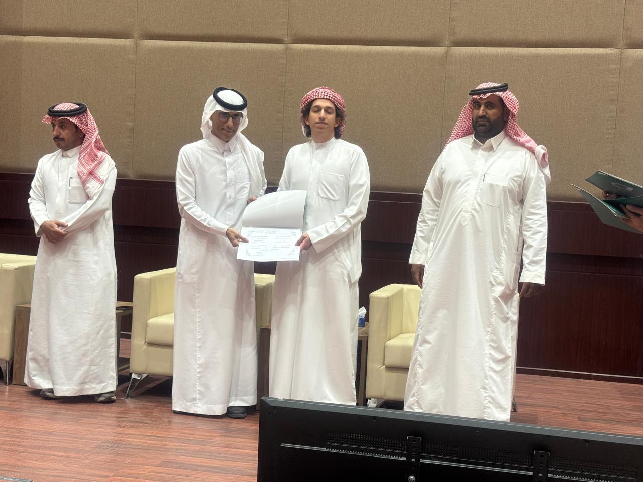 كلية الهندسة بوادي الدواسر تكرّم 43 طالبًا متفوقًا أكاديميًا