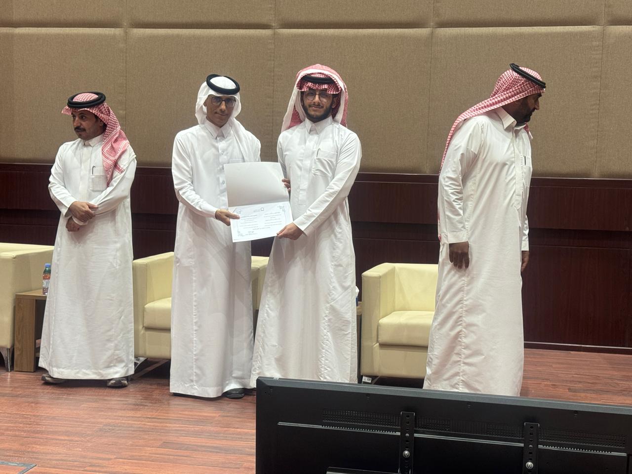 كلية الهندسة بوادي الدواسر تكرّم 43 طالبًا متفوقًا أكاديميًا