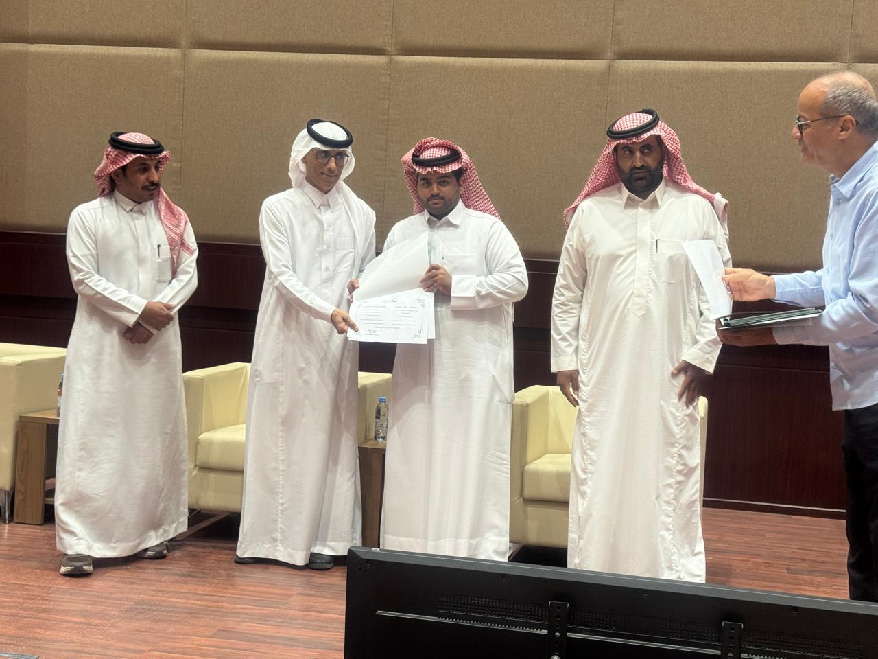 كلية الهندسة بوادي الدواسر تكرّم 43 طالبًا متفوقًا أكاديميًا