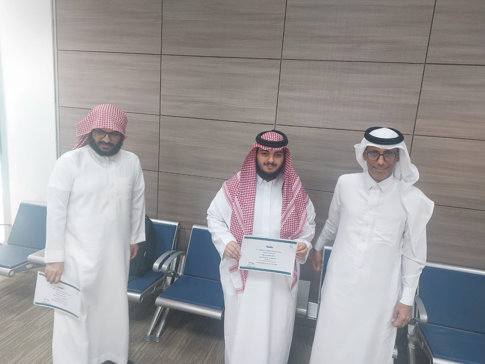 تكريم الطلاب و لجنة الحكم المشاركين فى الملتقى العلمى الطلابى للعام ١٤٤٧ هجرى