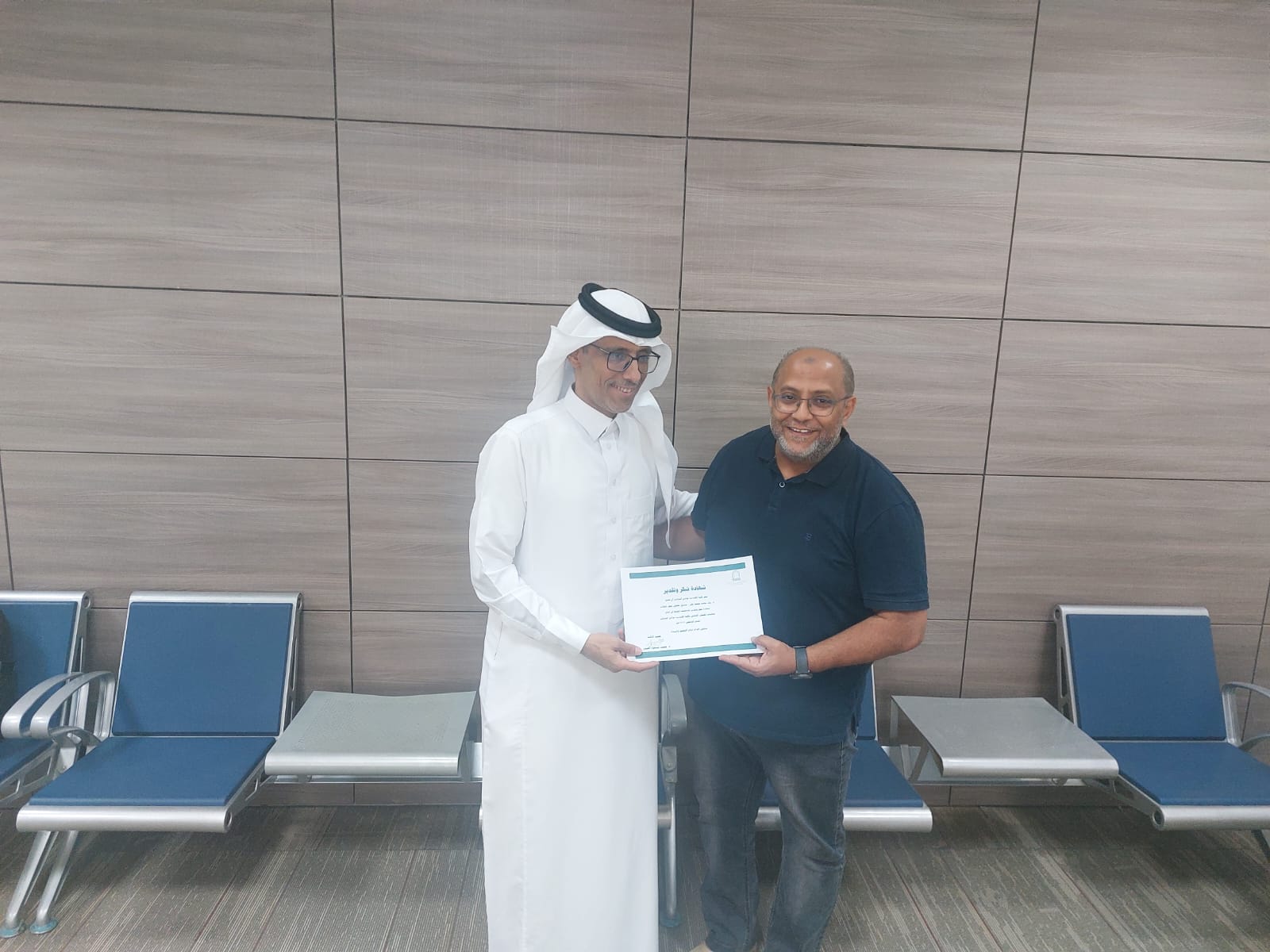 تكريم الطلاب و لجنة الحكم المشاركين فى الملتقى العلمى الطلابى للعام ١٤٤٧ هجرى
