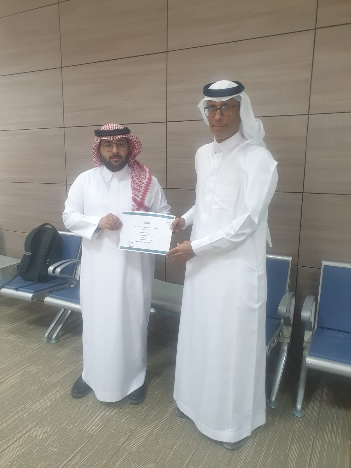تكريم الطلاب و لجنة الحكم المشاركين فى الملتقى العلمى الطلابى للعام ١٤٤٧ هجرى