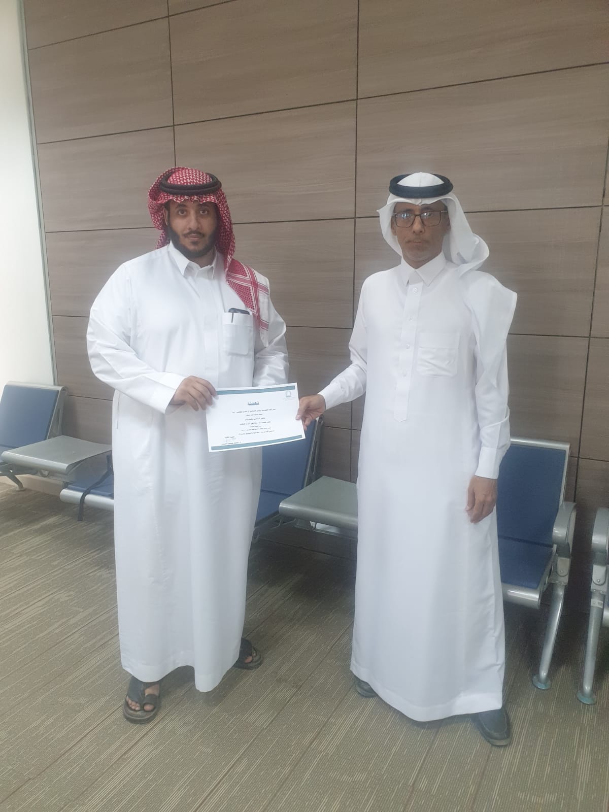تكريم الطلاب و لجنة الحكم المشاركين فى الملتقى العلمى الطلابى للعام ١٤٤٧ هجرى