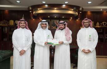 Rector Receives the Annual Report of the Pharmacy College
