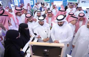 Minister of Communication Pays a Visit to PSAU’s Pavilion in IoT Expo