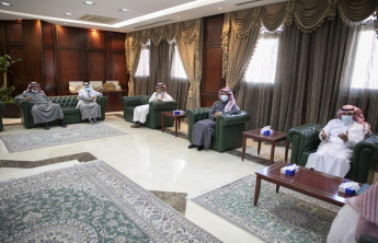 معالي رئيس الجامعة يتسلم التقرير السنوي لعمادة شؤون الطلاب للعام الجامعي 1441هـ