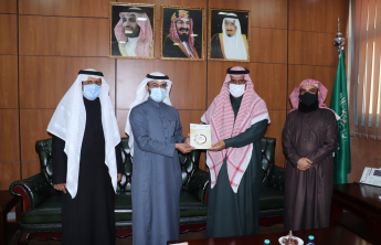 Dr. Al-Osaimi Receives the Annual Report and the Strategic Plan of Al-Kharj Community College