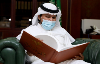 معالي رئيس الجامعة يتسلم التقرير السنوي الحادي عشر للجامعة