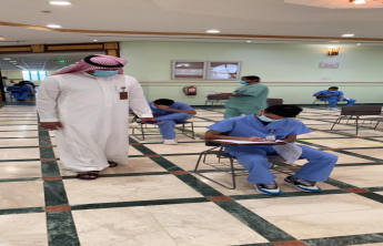 الطلبة يؤدون اختباراتهم النهائية بانتظام وسط إجراءات احترازية