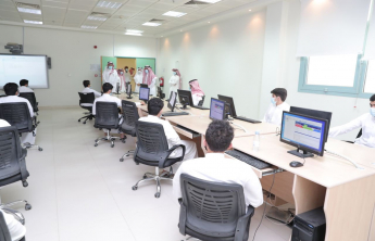 سعادة رئيس الجامعة في زيارة تفقدية لكلية هندسة وعلوم الحاسب بالخرج