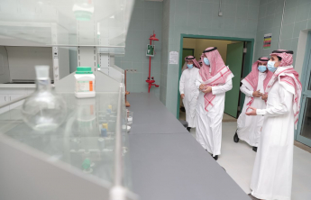 رئيس الجامعة في زيارة تفقدية لكليات الأفلاج