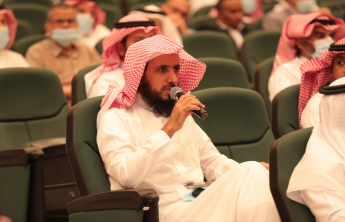 رئيس الجامعة يلتقي بأعضاء هيئة التدريس في مسرح المدينة الجامعية