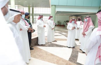 رئيس الجامعة يدشن معرض "الملك سلمان : رمز الريادة والقيادة"