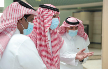 رئيس الجامعة يدشن معرض "الملك سلمان : رمز الريادة والقيادة"