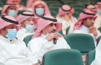 رئيس الجامعة يلتقي مع منسوبي الجامعة من الإداريين والإداريات