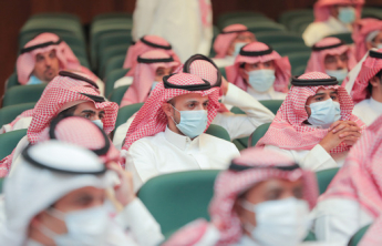 رئيس الجامعة يلتقي مع منسوبي الجامعة من الإداريين والإداريات
