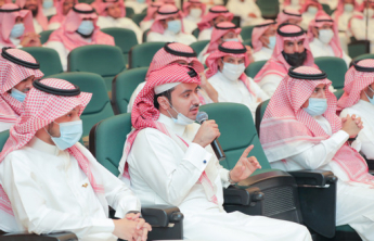 رئيس الجامعة يلتقي مع منسوبي الجامعة من الإداريين والإداريات